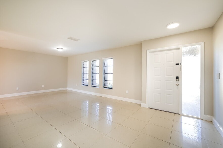 Building Photo - 25353 Doredo Dr