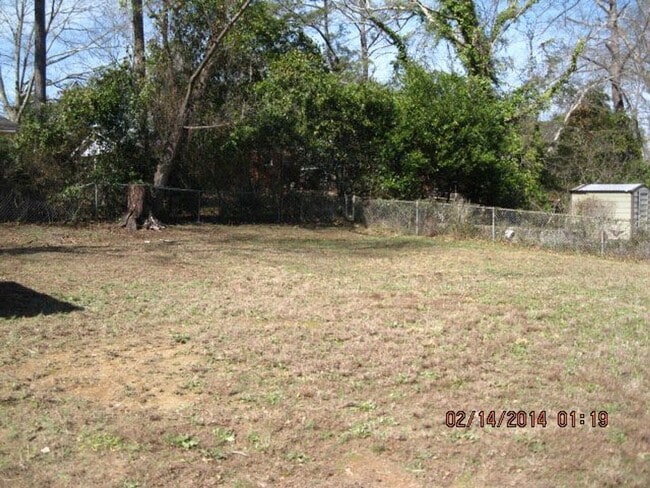 Building Photo - **AVAILABE NOW**3 Bedroom / 1 Bathroom Hom...
