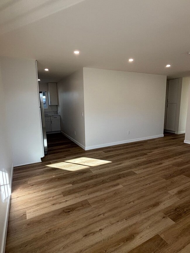 Building Photo - 15526-15528 Cameo Ave