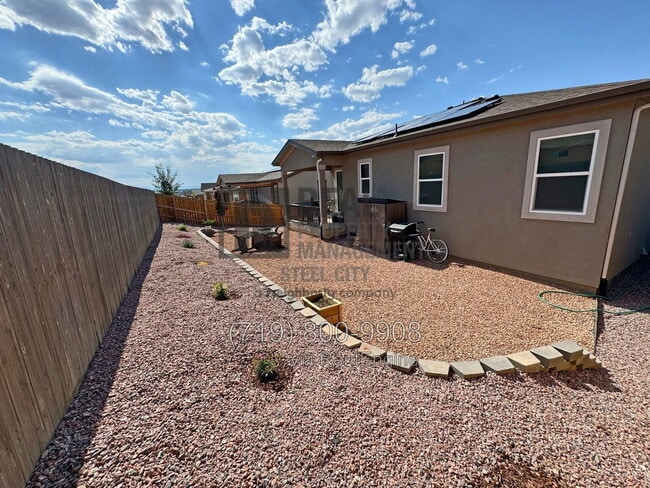 Building Photo - 2204 Sunrise Ln