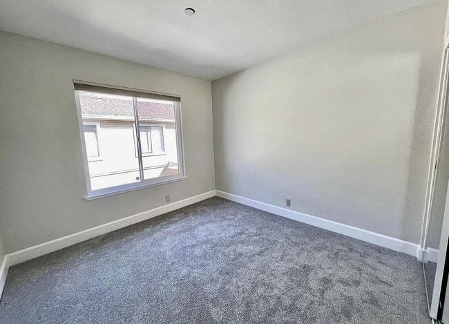 Building Photo - 959 La Mesa Terrace