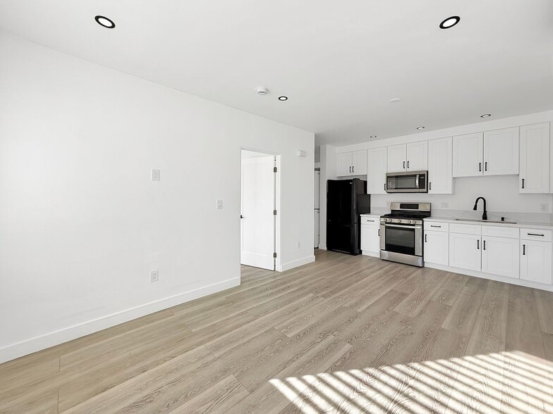 Building Photo - 1273 Donatello St