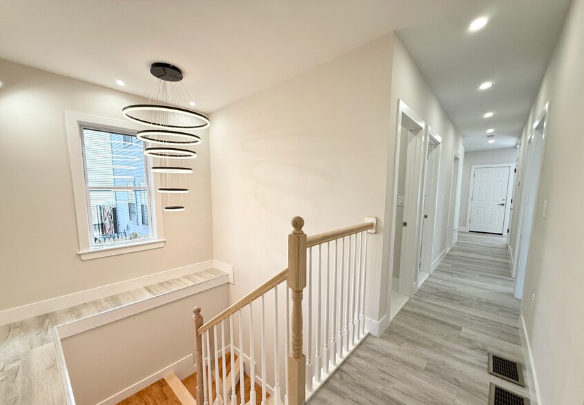 Building Photo - 10 Cawfield St