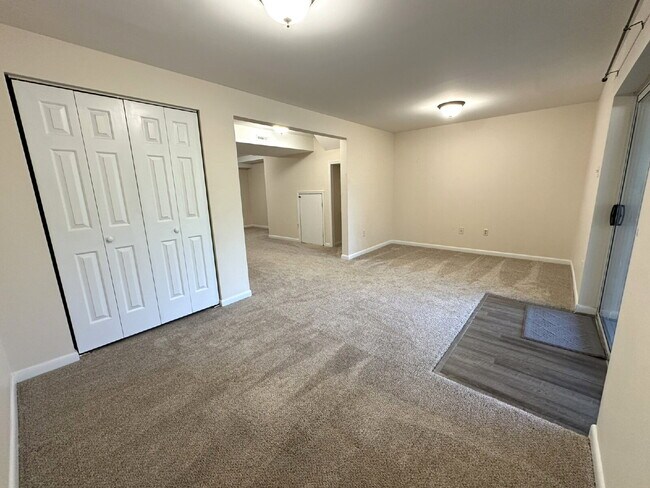 Building Photo - 3-Bedroom Townhome in Furnace Hills