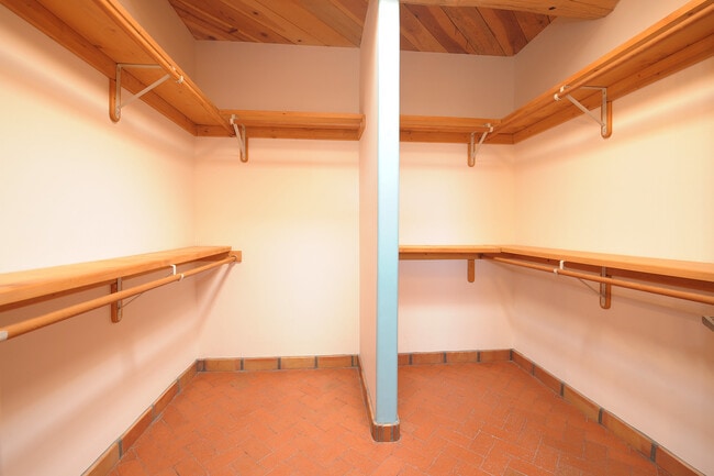 Building Photo - Eldorado Beauty