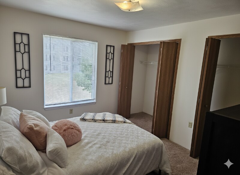 Building Photo - 100 Raleigh Ct