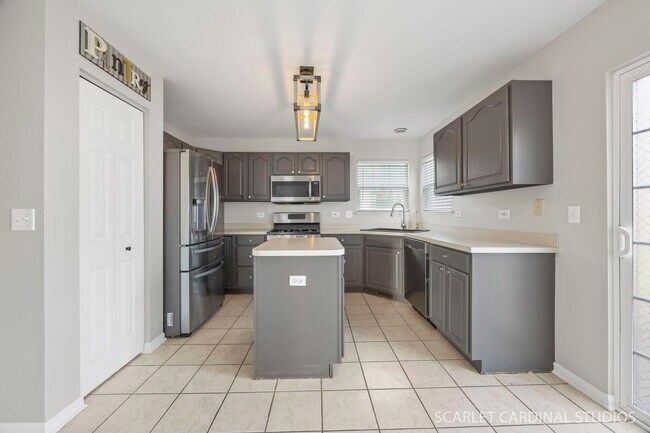 Building Photo - 413 Blue Ridge Dr