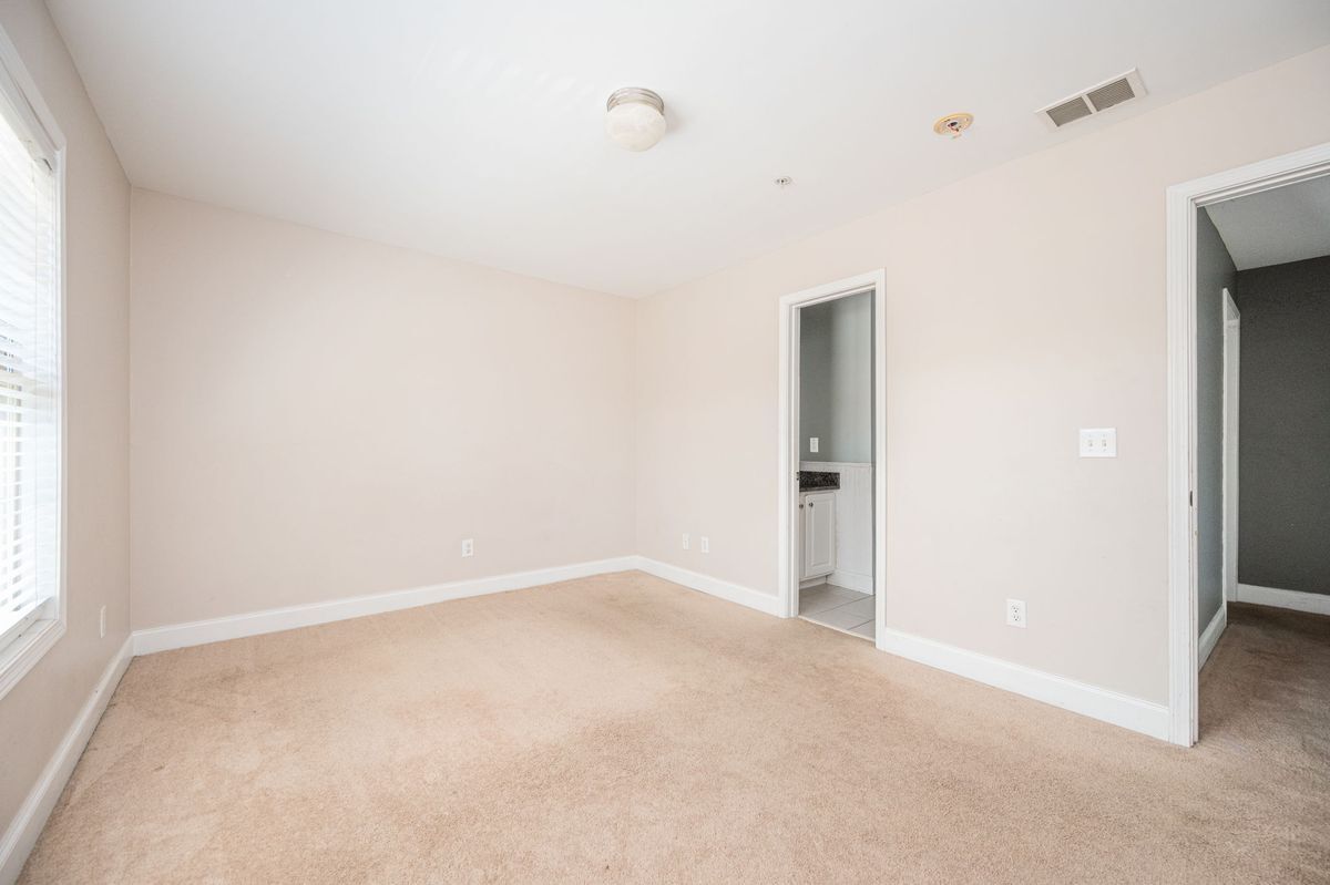 Building Photo - 31 Villa Ct SE