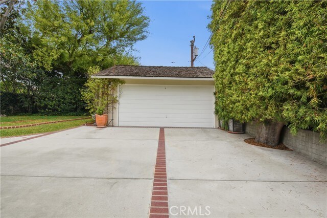Building Photo - 1536 Bradbury Rd