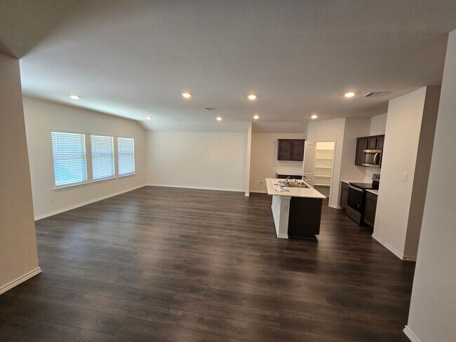 Building Photo - 902 Old Blf Ln