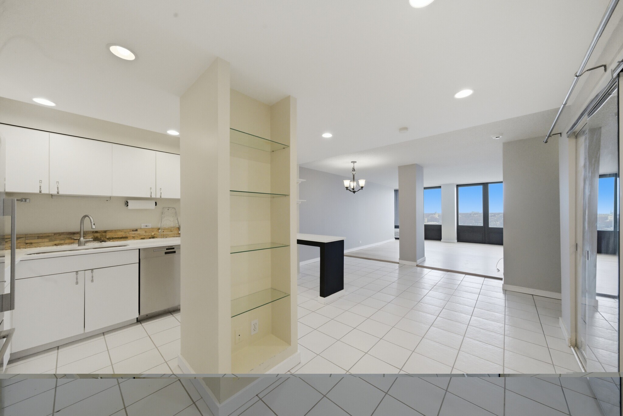 Building Photo - 5320 N Sheridan Rd