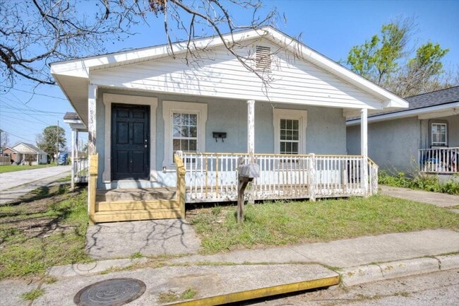 Building Photo - 953 Hopkins St