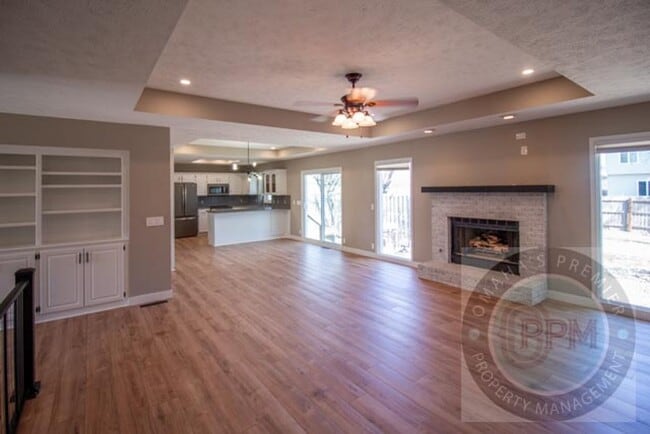 Building Photo - Fall Move in Special $800.00 off Deposit!!...