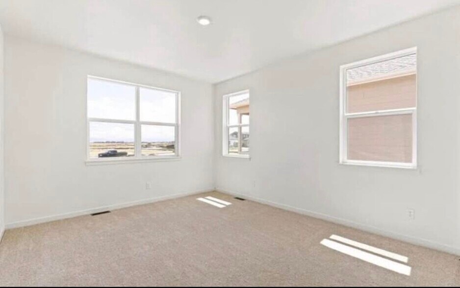 Building Photo - 9911 Cathay St