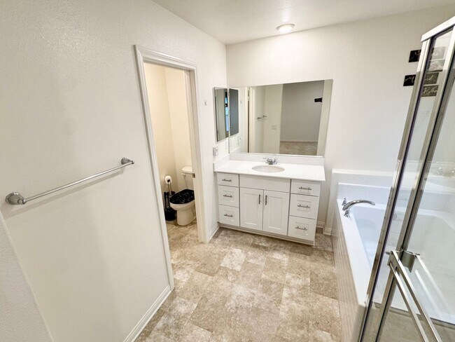 Building Photo - Beautiful 3 bedroom plus bonus room Home