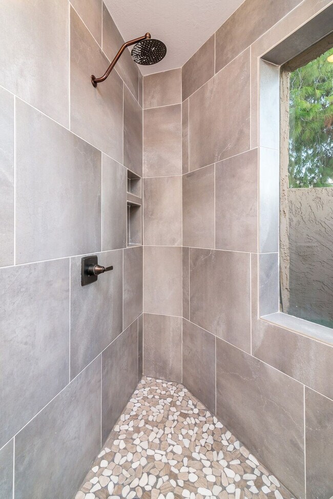 Building Photo - 6802 E Ludlow Dr