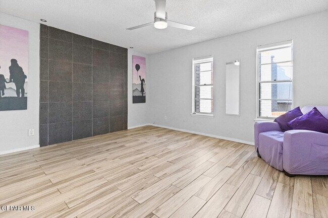 Building Photo - 6201 Escondido Dr