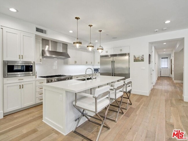 Building Photo - 10593 Kinnard Ave