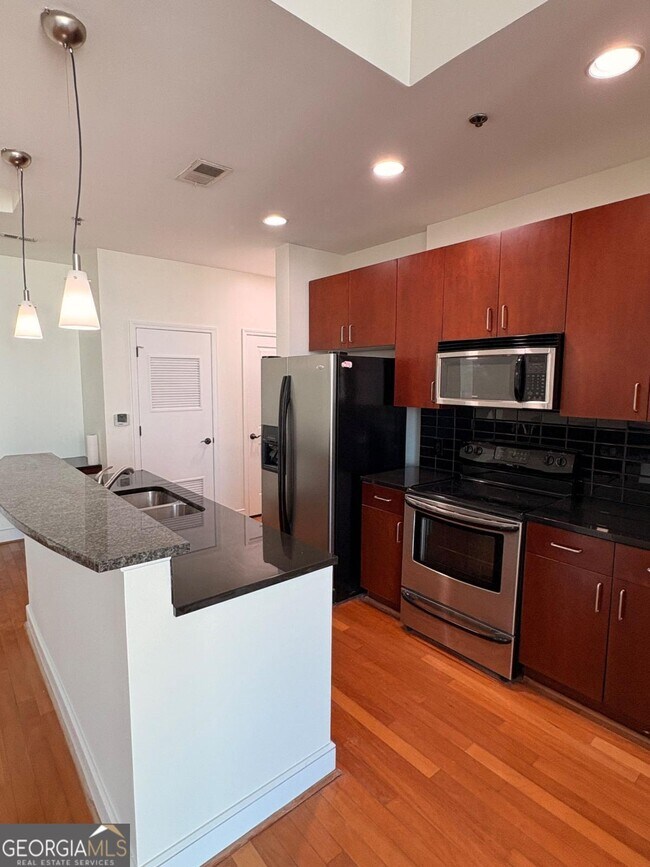 Building Photo - 44 Peachtree Pl NE