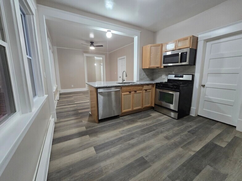 Building Photo - 1422 26th Ave N