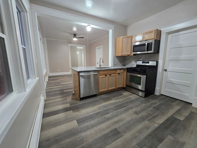 Building Photo - 1422 26th Ave N