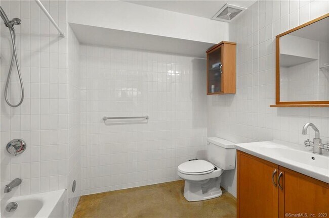 Building Photo - 10 Ann St