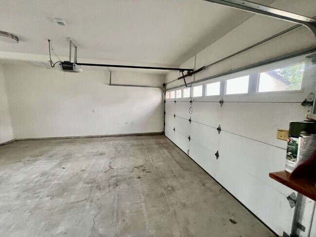 Building Photo - 668 Granite Ln