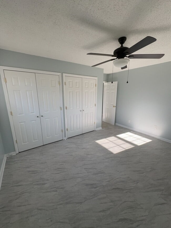Building Photo - 304 Royal Dr