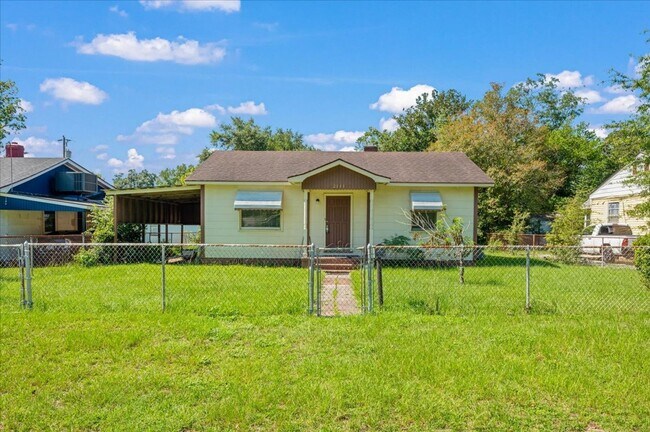 Building Photo - Recently Renovated 2-Bedroom Home – 1.5 Mi...