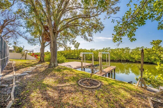 Building Photo - 4622 Bay Crest Dr