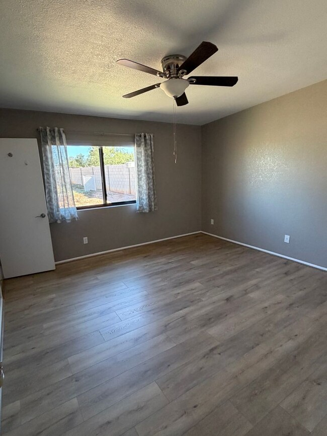 Building Photo - 3 bedroom 2 bath Next to PDS Elementary Sc...