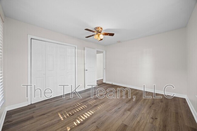Building Photo - 807 N Morris St