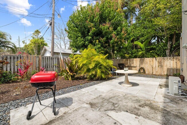Building Photo - 5411 N Flagler Dr