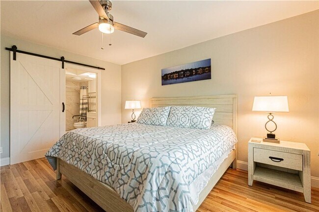 Building Photo - Bright & Spacious First-Floor Condo in Win...