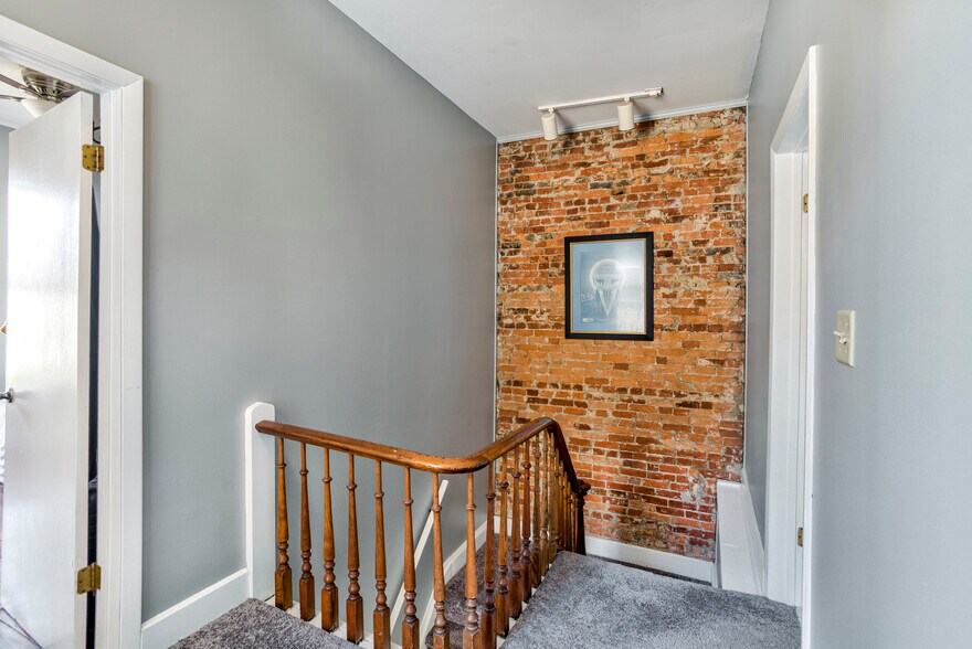 Building Photo - 933 English Ave