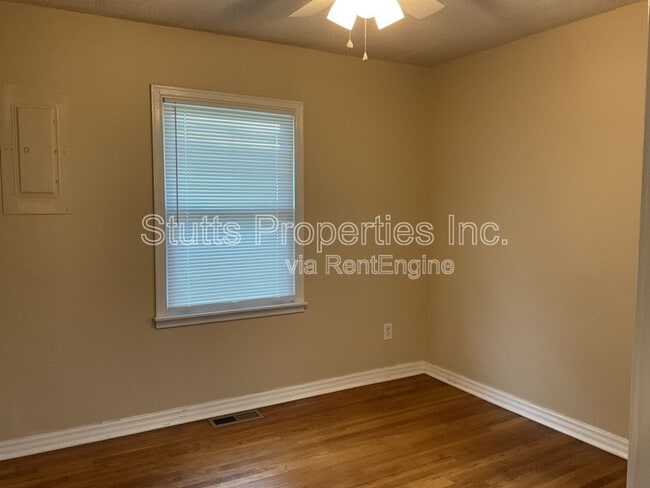 Building Photo - 3407 Pine Cir