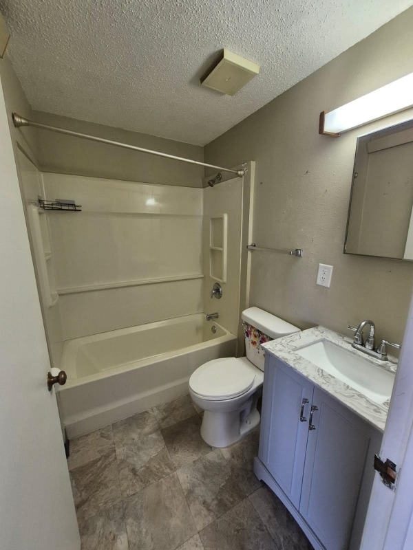 Building Photo - 301 N Riverfront Dr