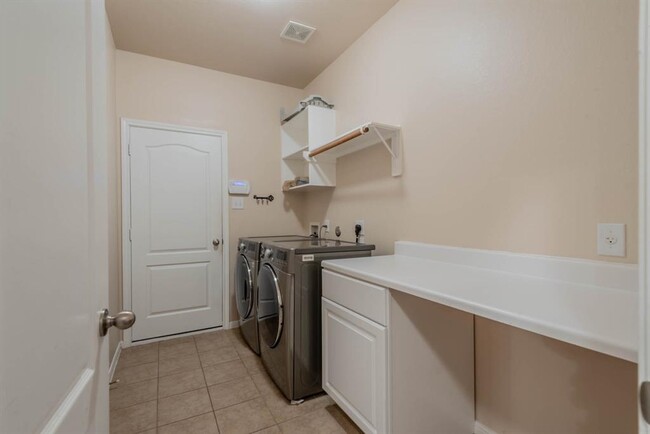 Building Photo - 24218 Courtland Oaks St