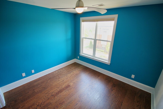 Building Photo - Beautiful Condo in Davis Park with Fantastic Upgrades!  Pet Friendly