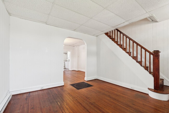 Building Photo - 700 E 36th St