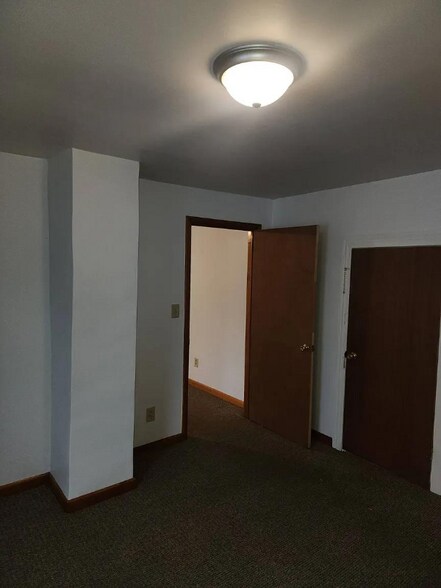 Building Photo - 20 W College Ave