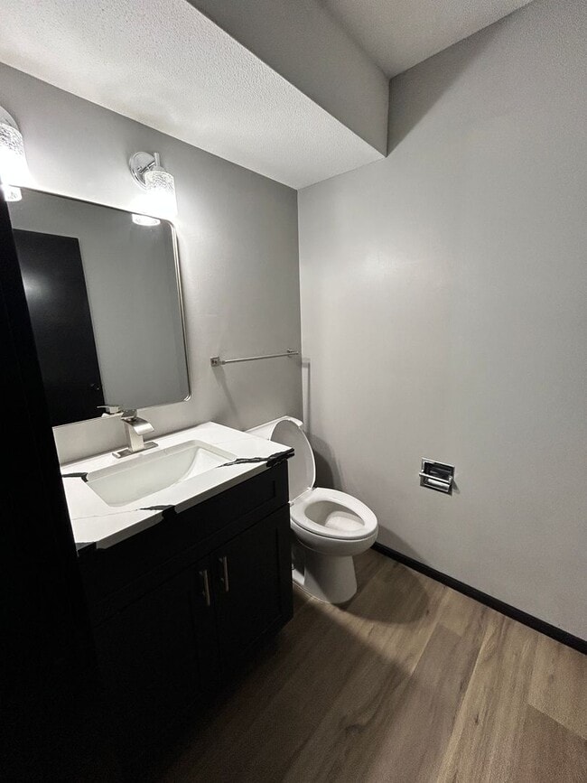 Building Photo - Unique two bedroom 1 1/2 bath with additio...