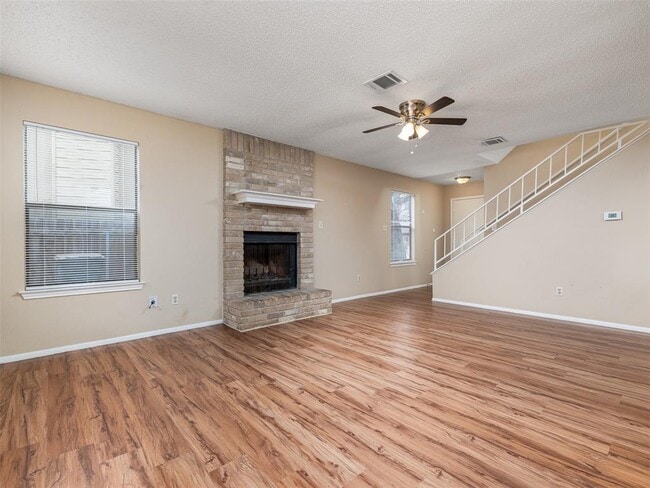 Building Photo - 706 Rollingway Dr