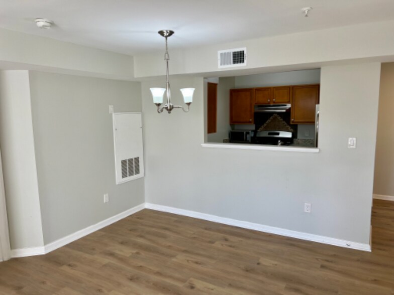 Building Photo - 14000 Farnsworth Ln