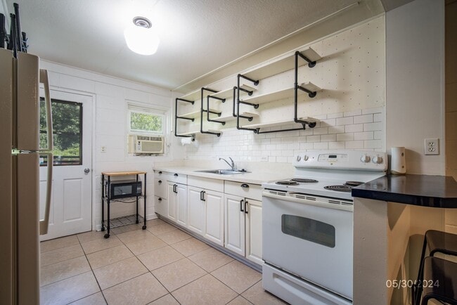 Building Photo - 2bd / 1ba / 1 assigned parking Condo in Co...