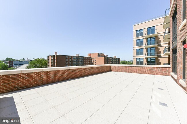 Building Photo - 901 H St NE
