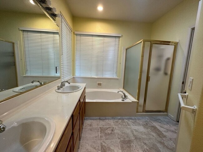 Building Photo - Gem of a rental home in East Davis