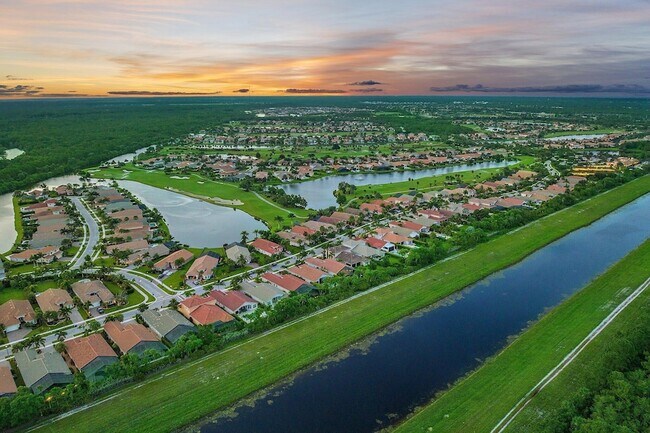 Building Photo - 236 Carina Dr