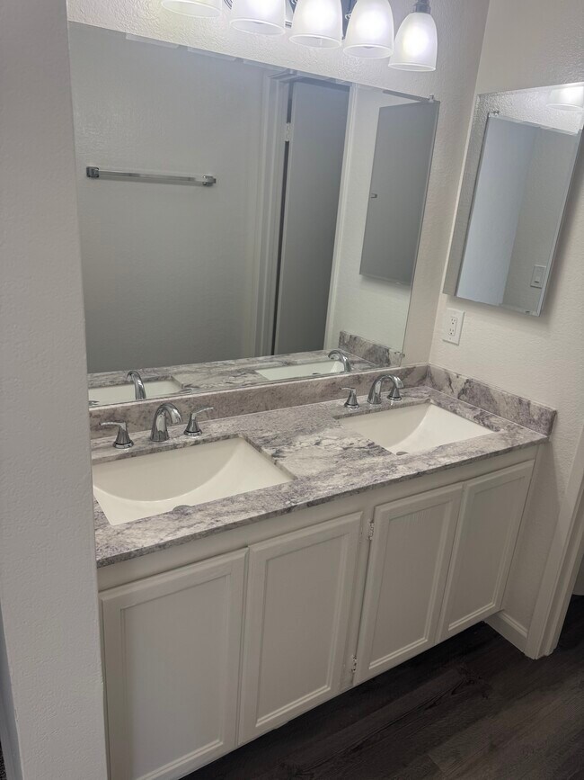 Building Photo - 39997 Cedar Blvd