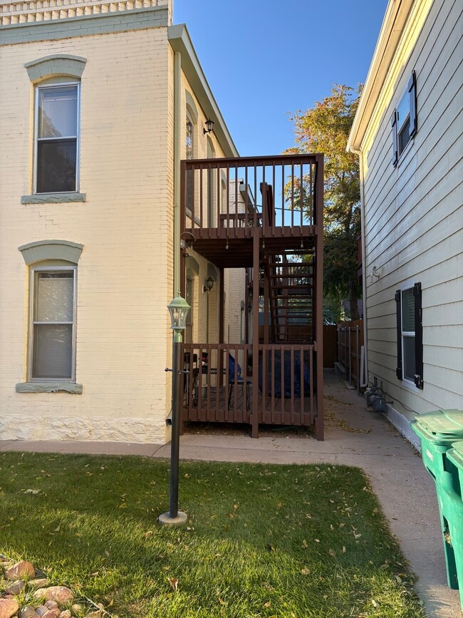 Building Photo - 301 W Abriendo Ave